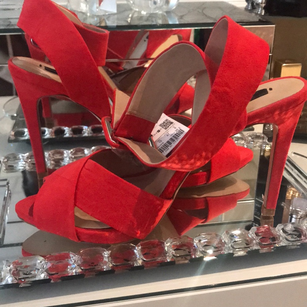 Shoe (heels)